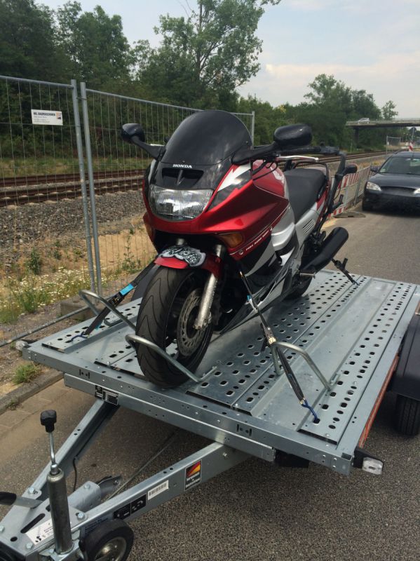 TREILER Motorradanhänger, Gebremst, Absenkbar Und Faltbar